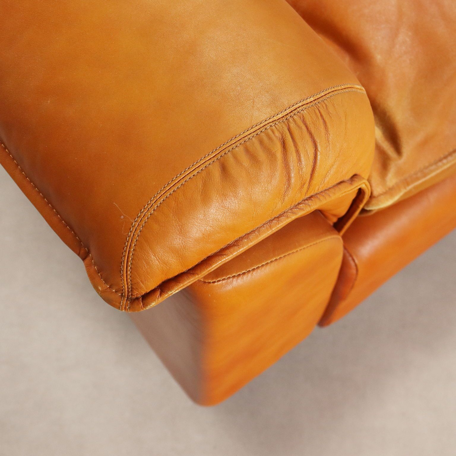 photo furniture Leather Armchairs From The '70s '80s