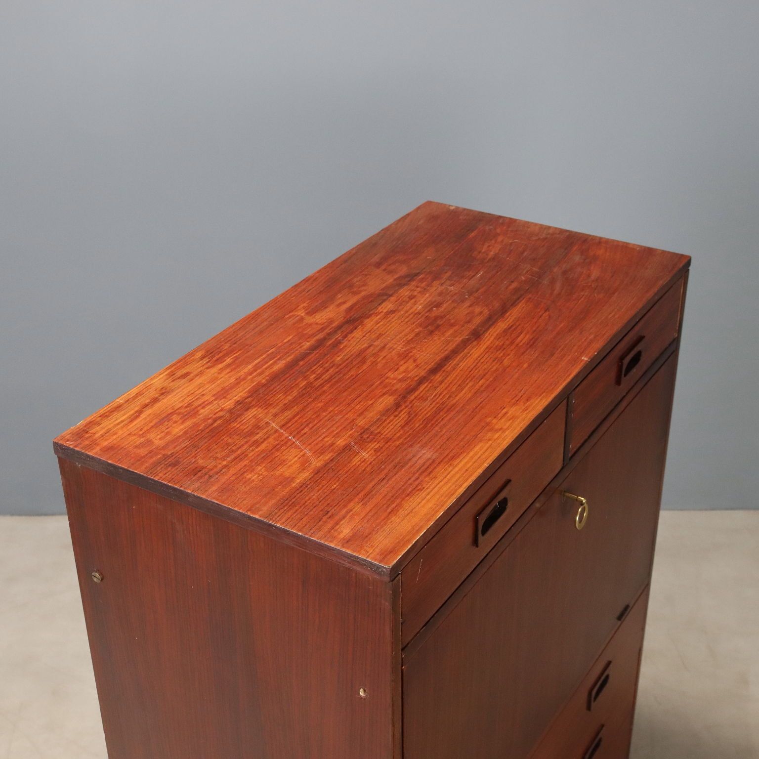 photo furniture Vintage kast mahonie lades design Italië jaren 1960