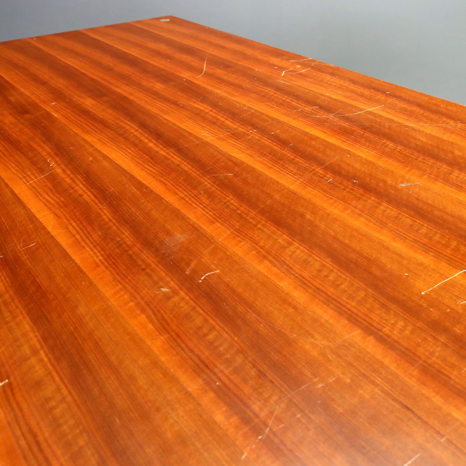 Vintage tafel beukenhout mahonie aluminium design Italië jaren 1960 photo vinterior