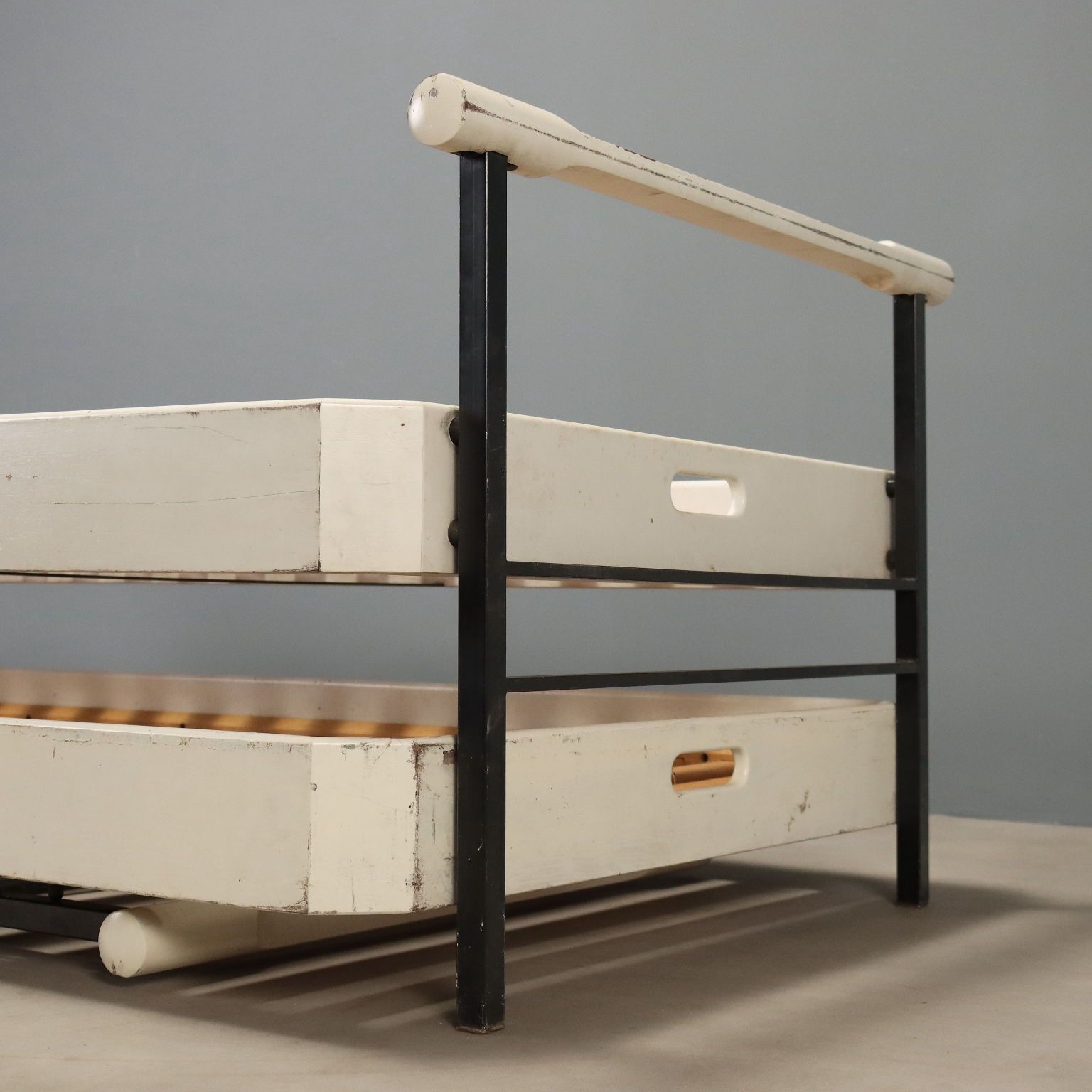 L75' Beds By Osvaldo Borsani For Tecno photo vinterior