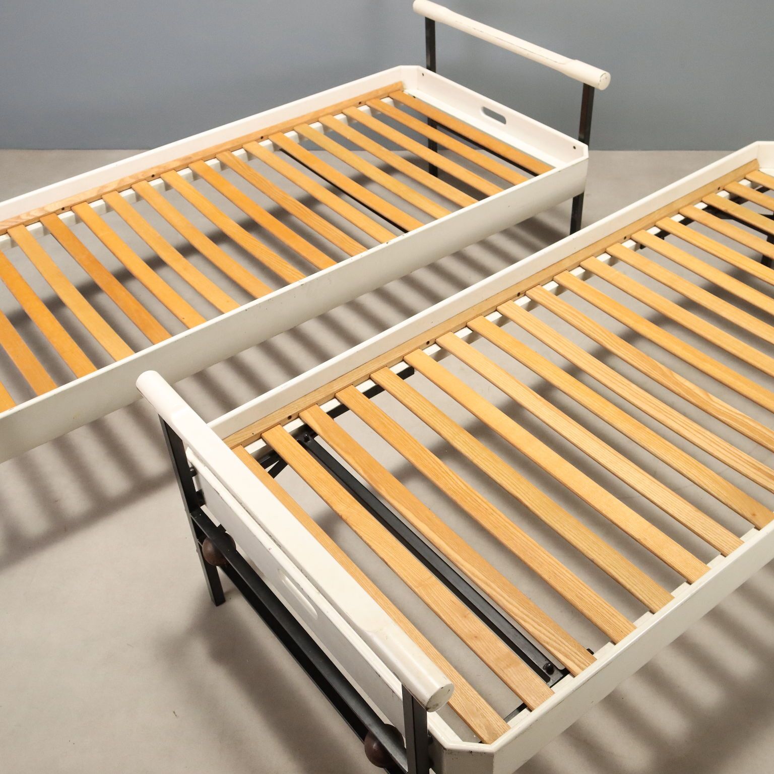 L75' Beds By Osvaldo Borsani For Tecno photo buy
