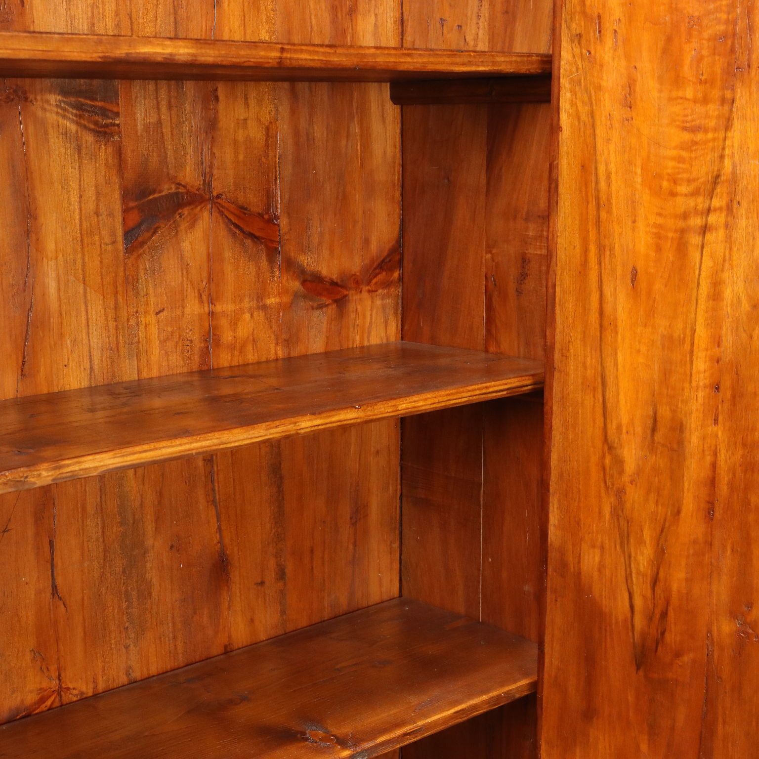 Traditional Style Wardrobe With Exposed Hardware photo Furniture