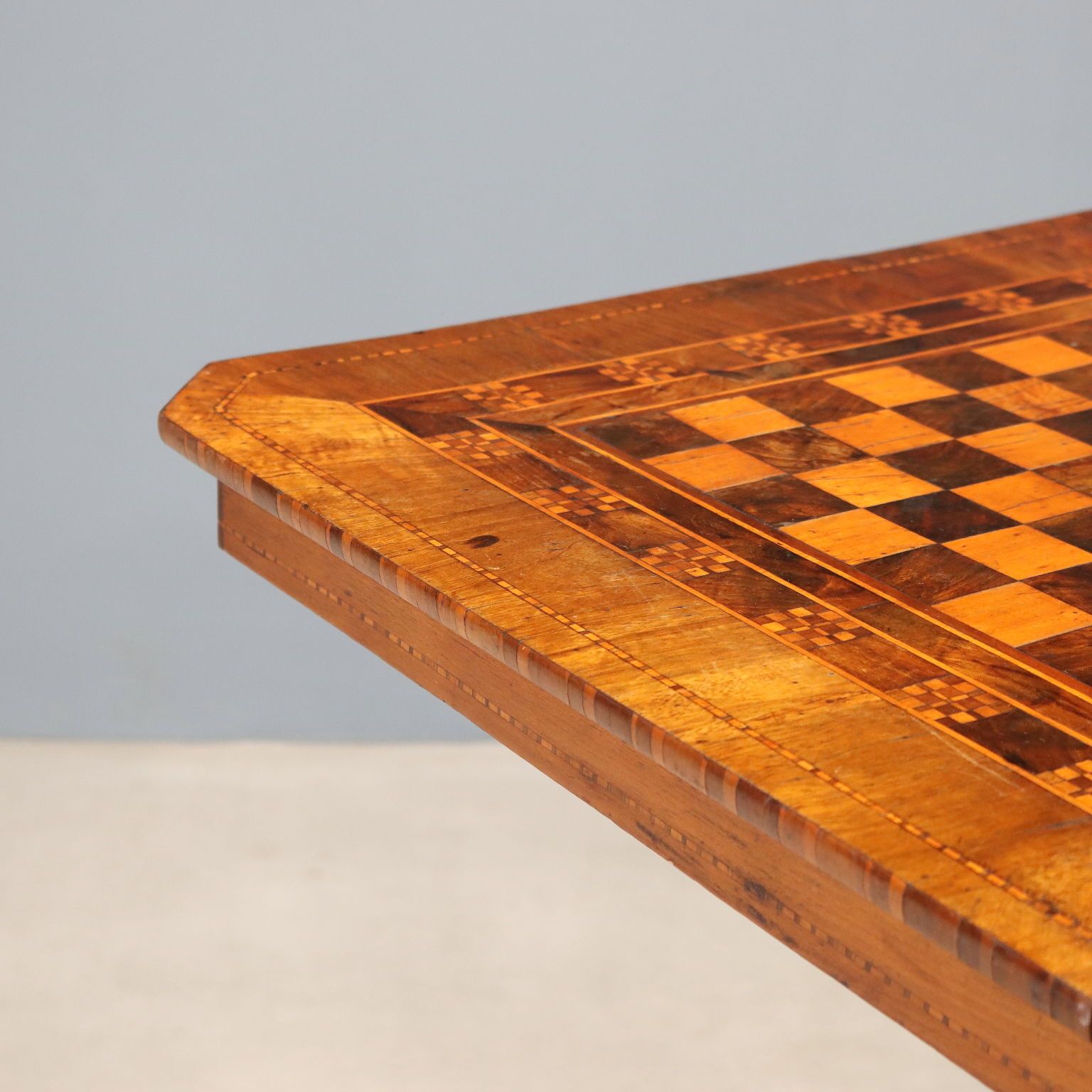 Table d'époque à marqueterie, motif échiquier, artisanat de Rolo, Italie, XIXe siècle photo 510.0