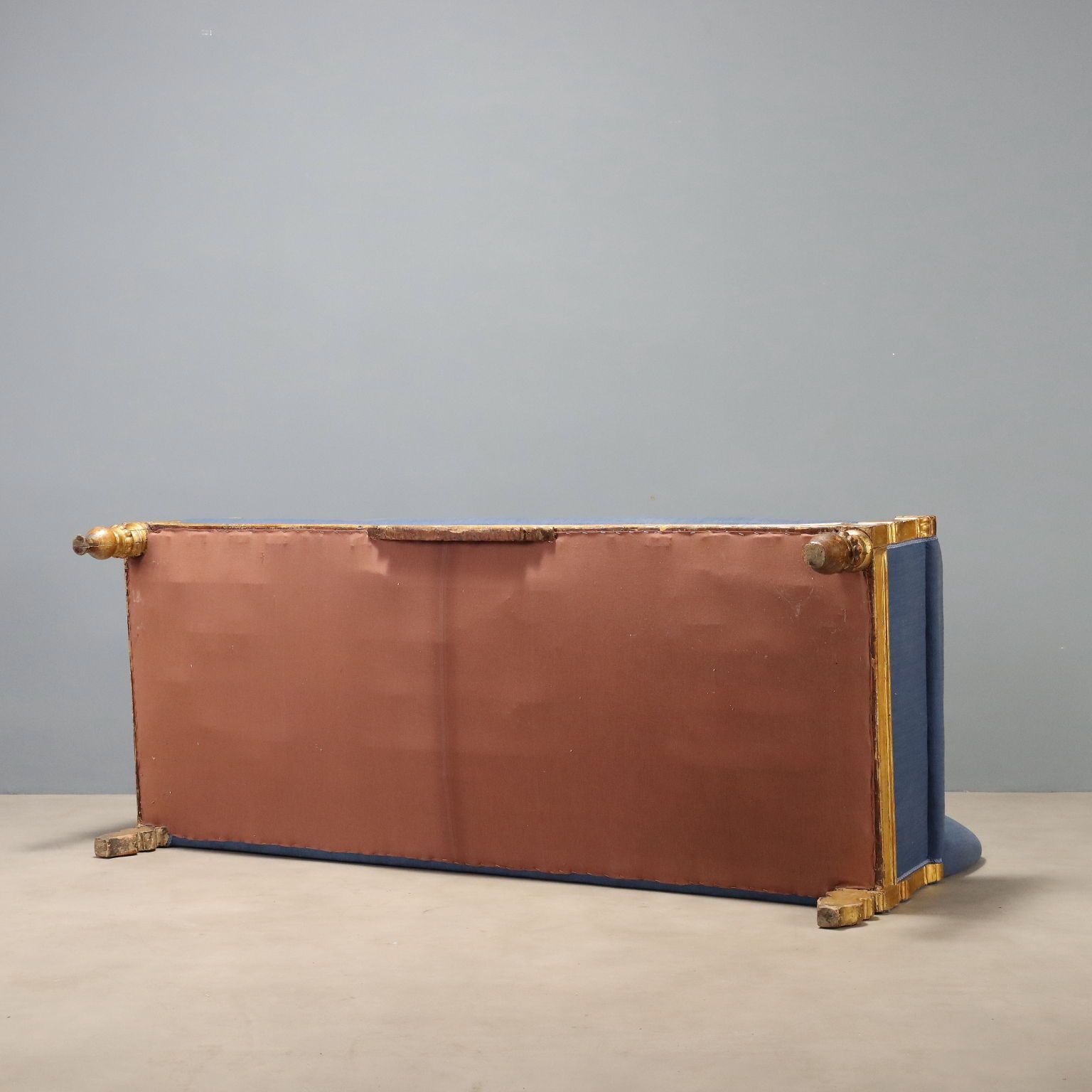 photo for sale Gesneden en Verguld Walnoten Sofa, Restauratieperiode