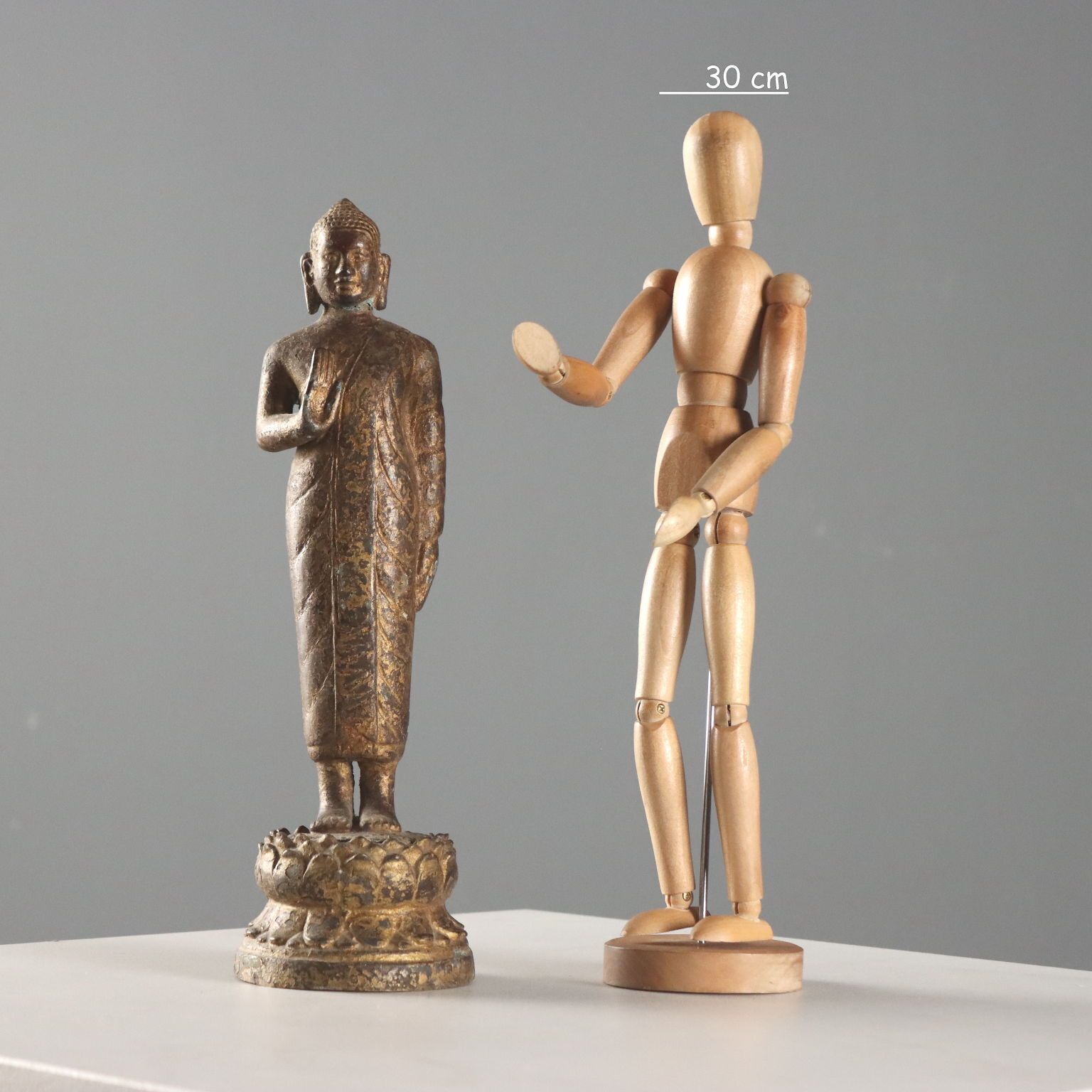 Statue de Bouddha en bronze photo furniture
