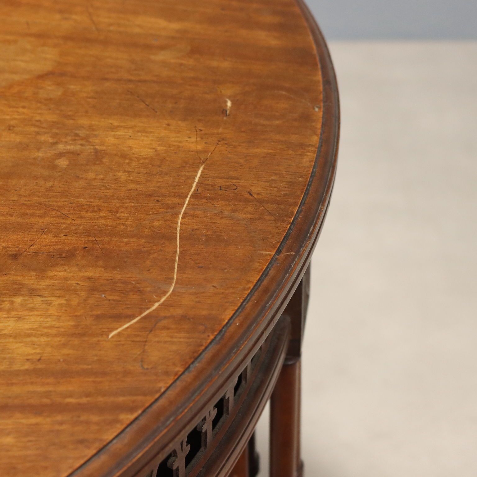 photo for sale Ronde Mahonie Tafel   Engeland Begin 20e Eeuw