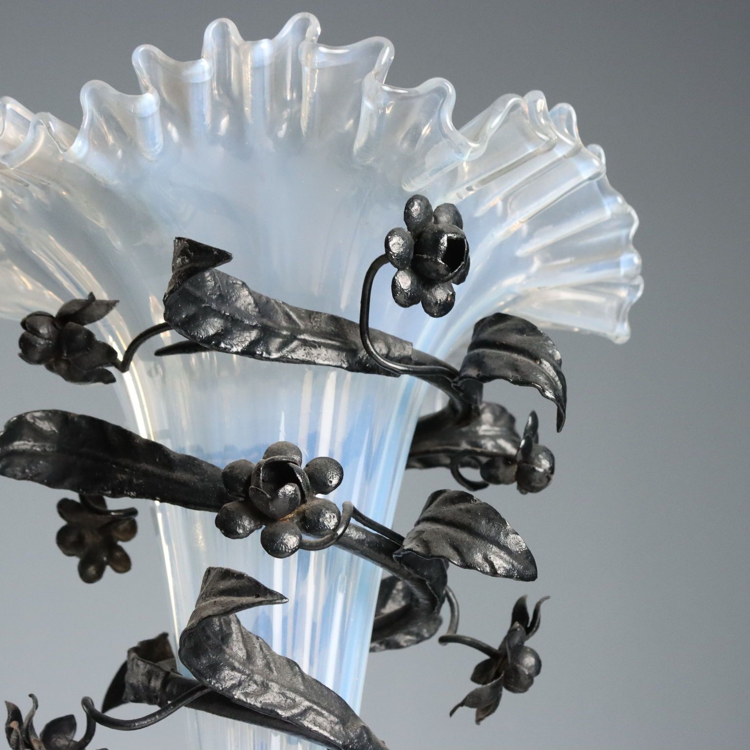 Vases d'époque en fer forgé, décoration florale, Italie, XXe siècle photo 1010.0