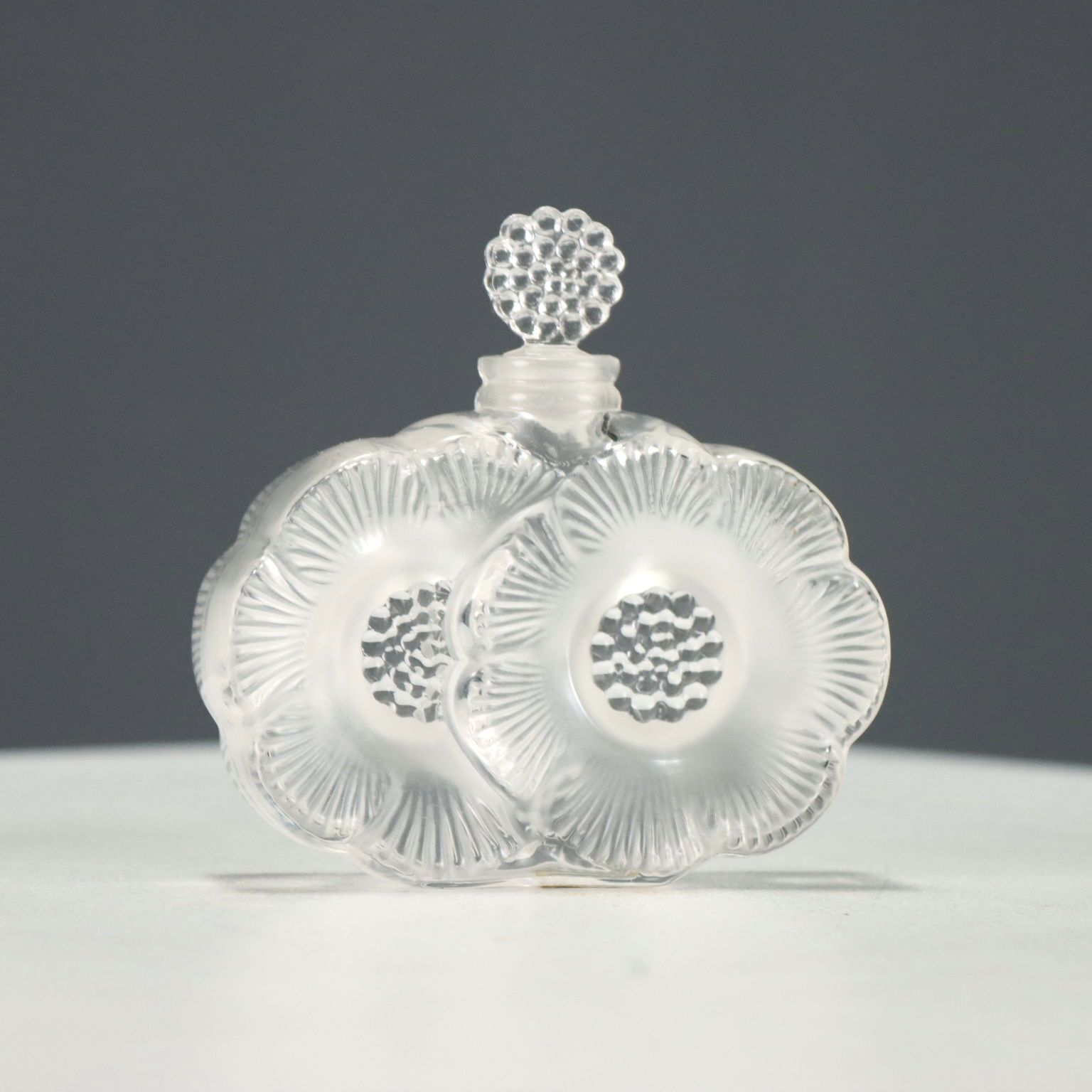Flacon de parfum Lalique Paris Deux Fleurs France, XXe siècle