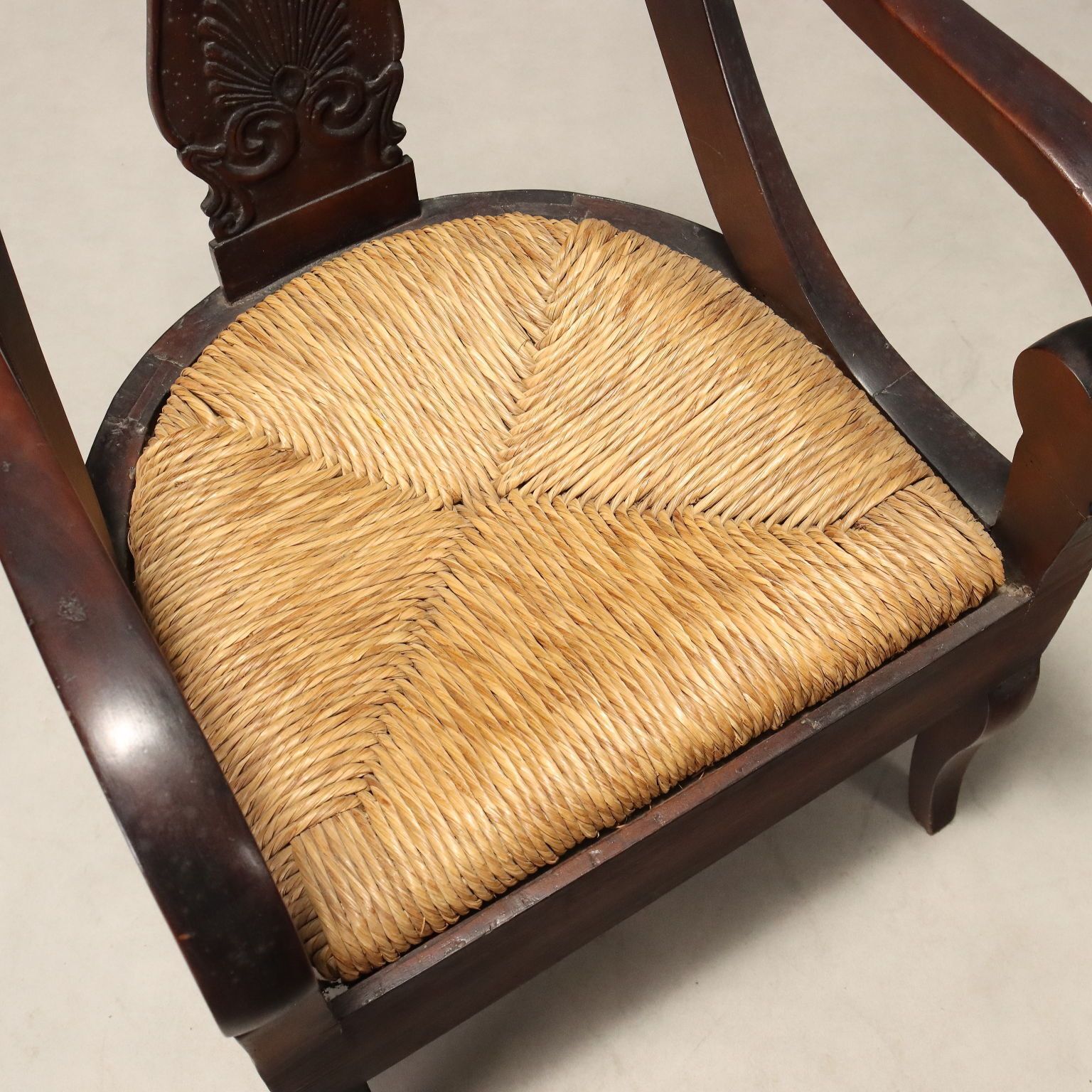 Fauteuil d'époque Restauration en noyer, Italie, XIXe siècle photo buy