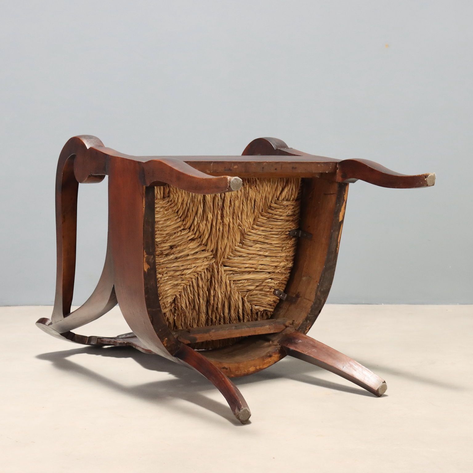photo furniture Fauteuil d'époque Restauration en noyer, Italie, XIXe siècle