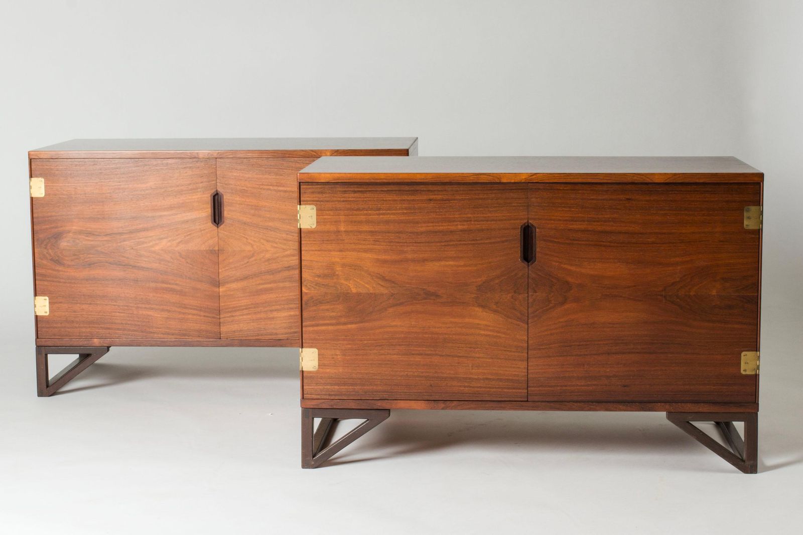 Paire d'enfilades danoises mid-century en palissandre, par Svend Langkilde, années 1960 photo furniture