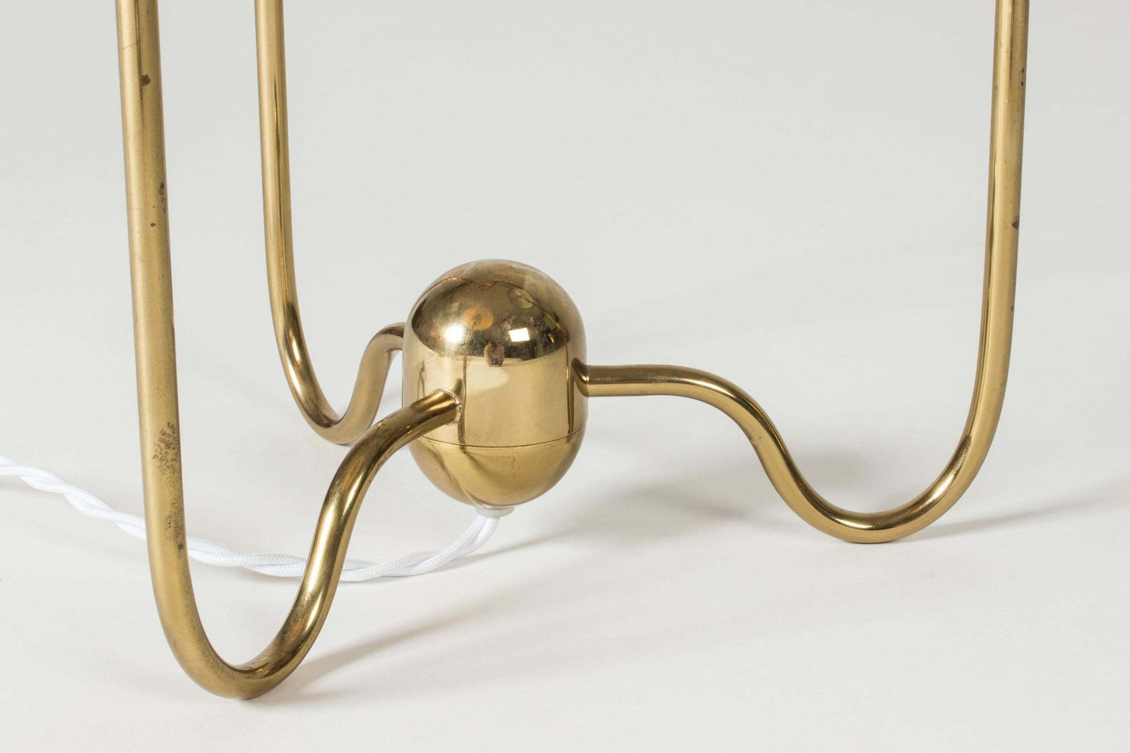 Lampe de table moderniste #2468 par Josef Frank pour Svenskt Tenn, Suède, années 1950 photo Luminaires