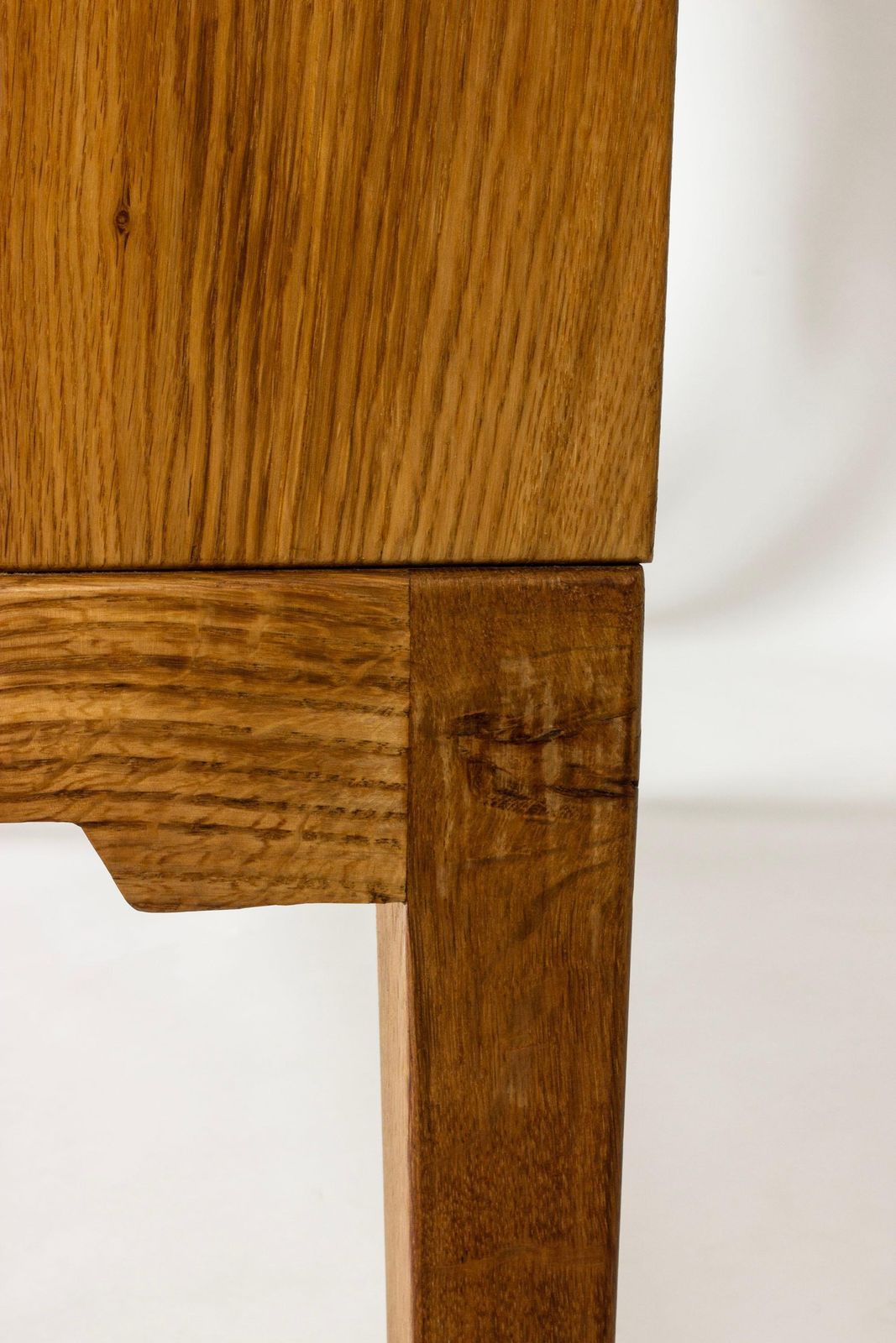 photo vinterior Scandinavian Modern eikenhouten kast, Hans J. Wegner, Mikael Laursen, Denemarken, jaren 1950