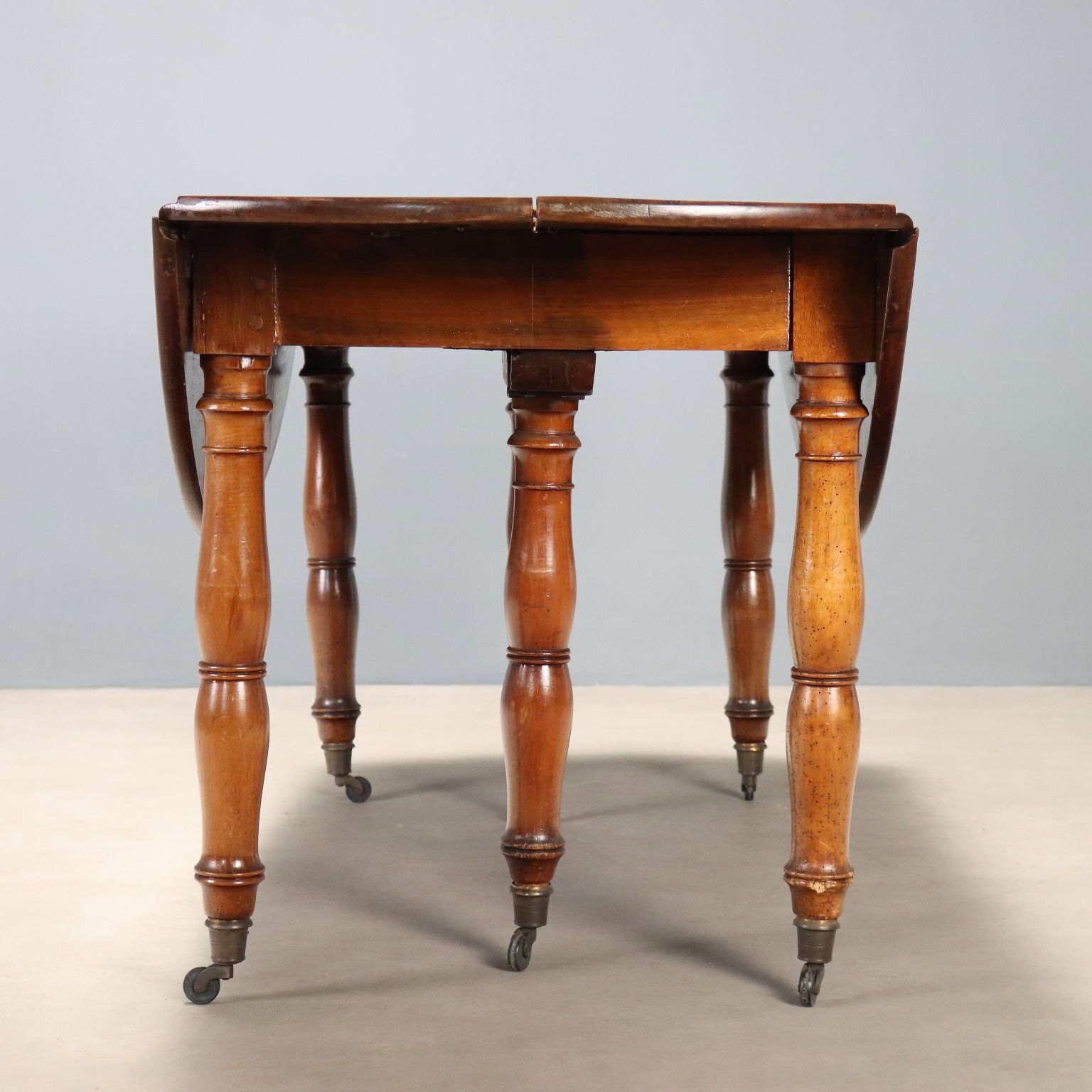 Antieke Uitschuifbare Tafel Walnoot Italië XIX Eeuw photo for sale