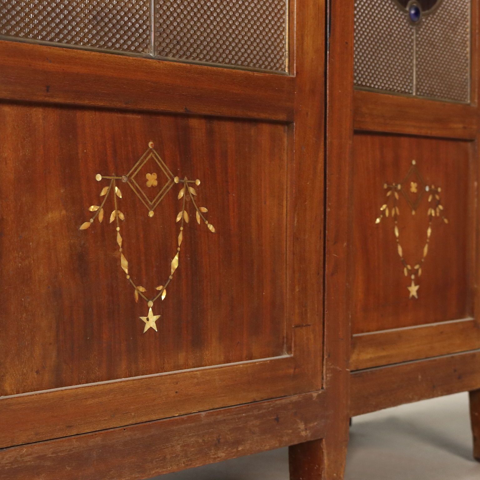 Cabinet de bureau en acajou à vitraux photo vintage
