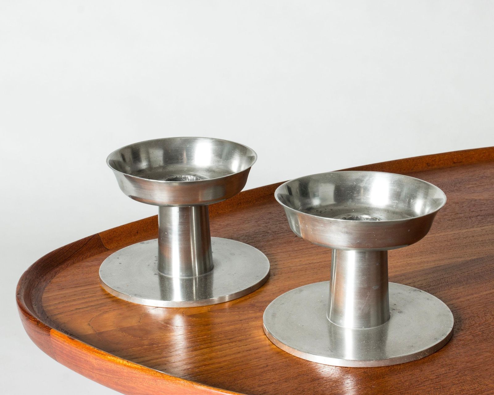 Modernistische tinnen kandelaars van Björn Trädgårdh, Svenskt Tenn, Zweden, 1930 photo furniture