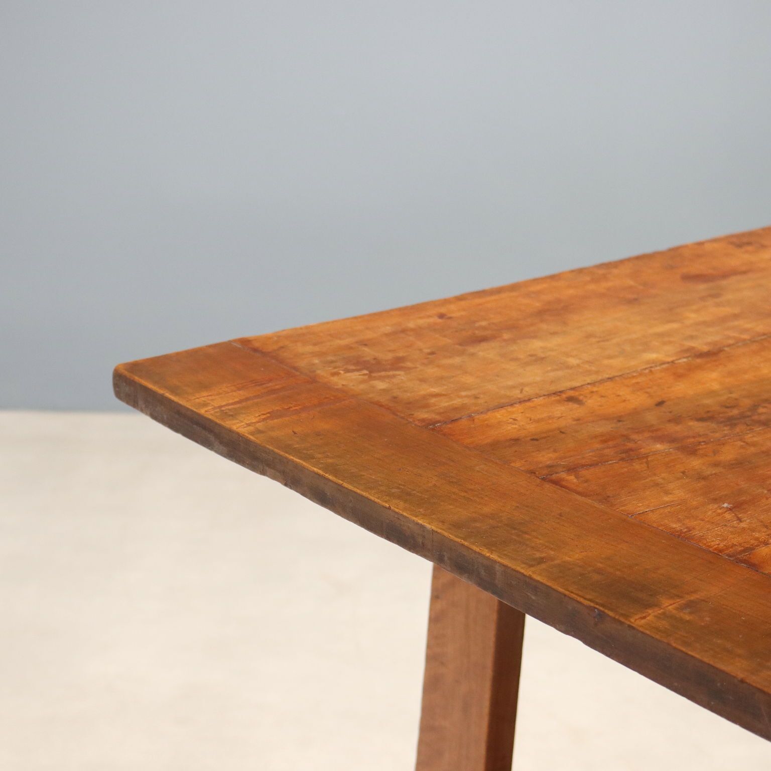 Table en noyer aux bois d'époque, Italie, début du XXe siècle photo for sale