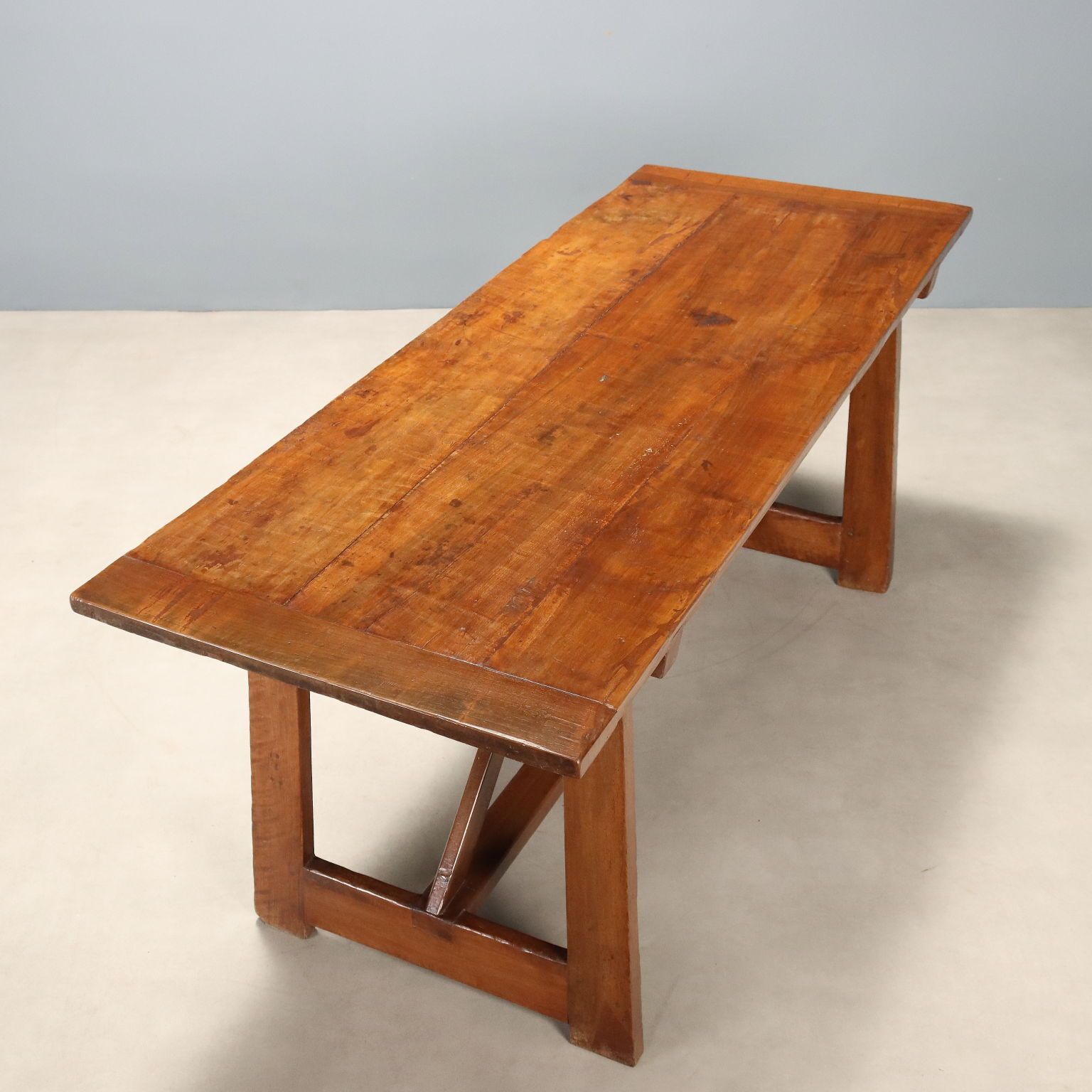 Table en noyer aux bois d'époque, Italie, début du XXe siècle photo buy