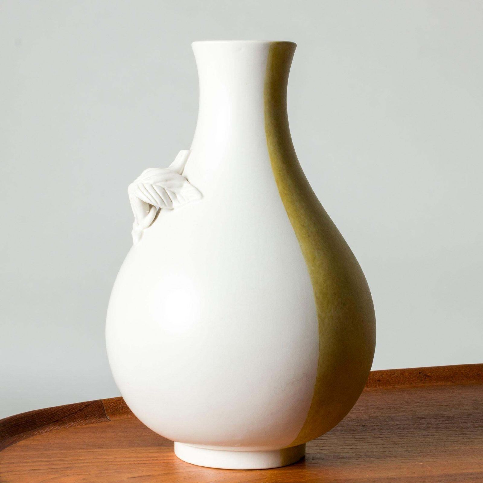 Vase « Surrea » de Wilhelm Kåge, Gustavsberg, Suède, années 1940 photo furniture