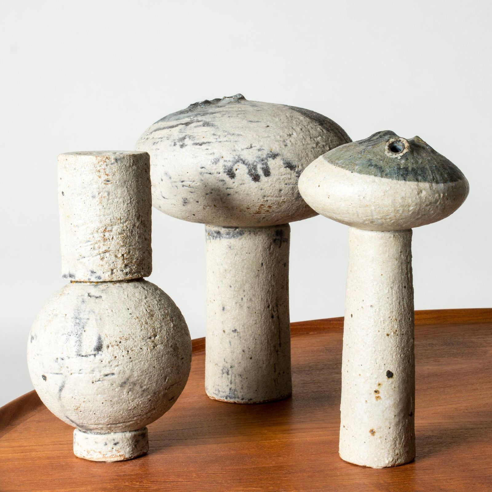 Sculptures mid-century en chamotte, Jan De Rooden & Johnny Rolf, Gustavsberg, 1967 photo furniture