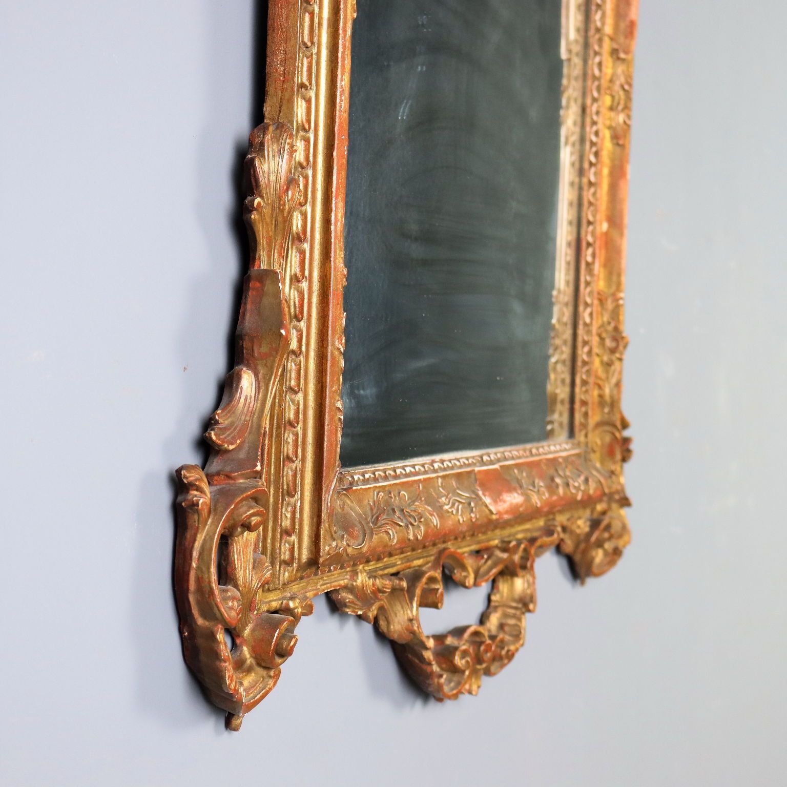 photo for sale Miroir en bois sculpté et doré