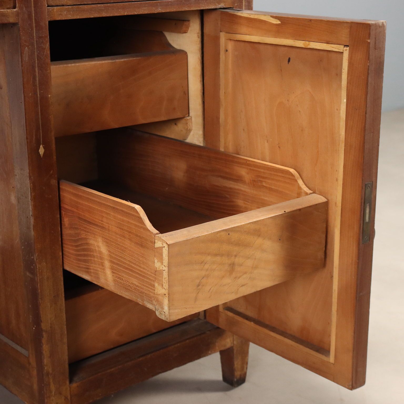 Bureau Liberty en acajou, cuir et incrustations photo vinterior