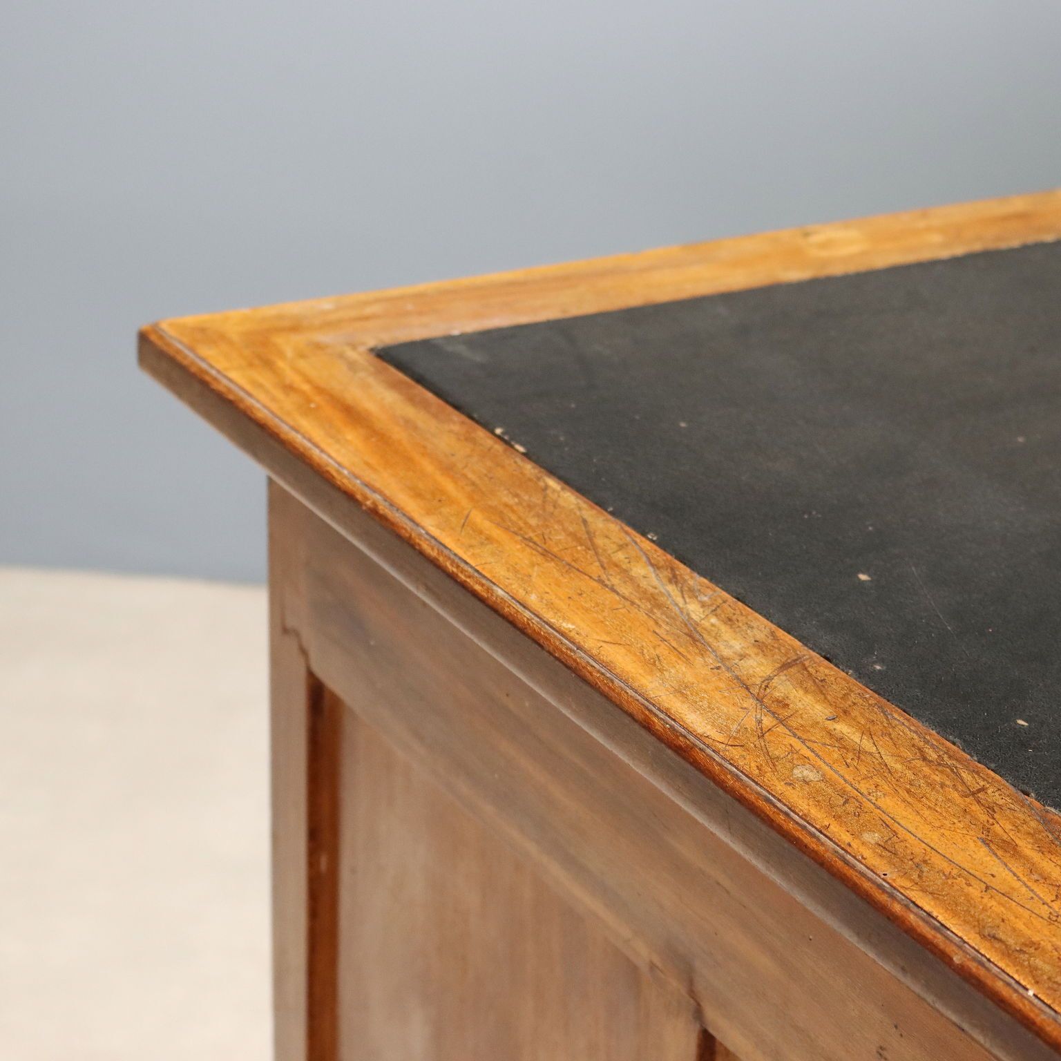 Bureau Liberty en acajou, cuir et incrustations photo buy