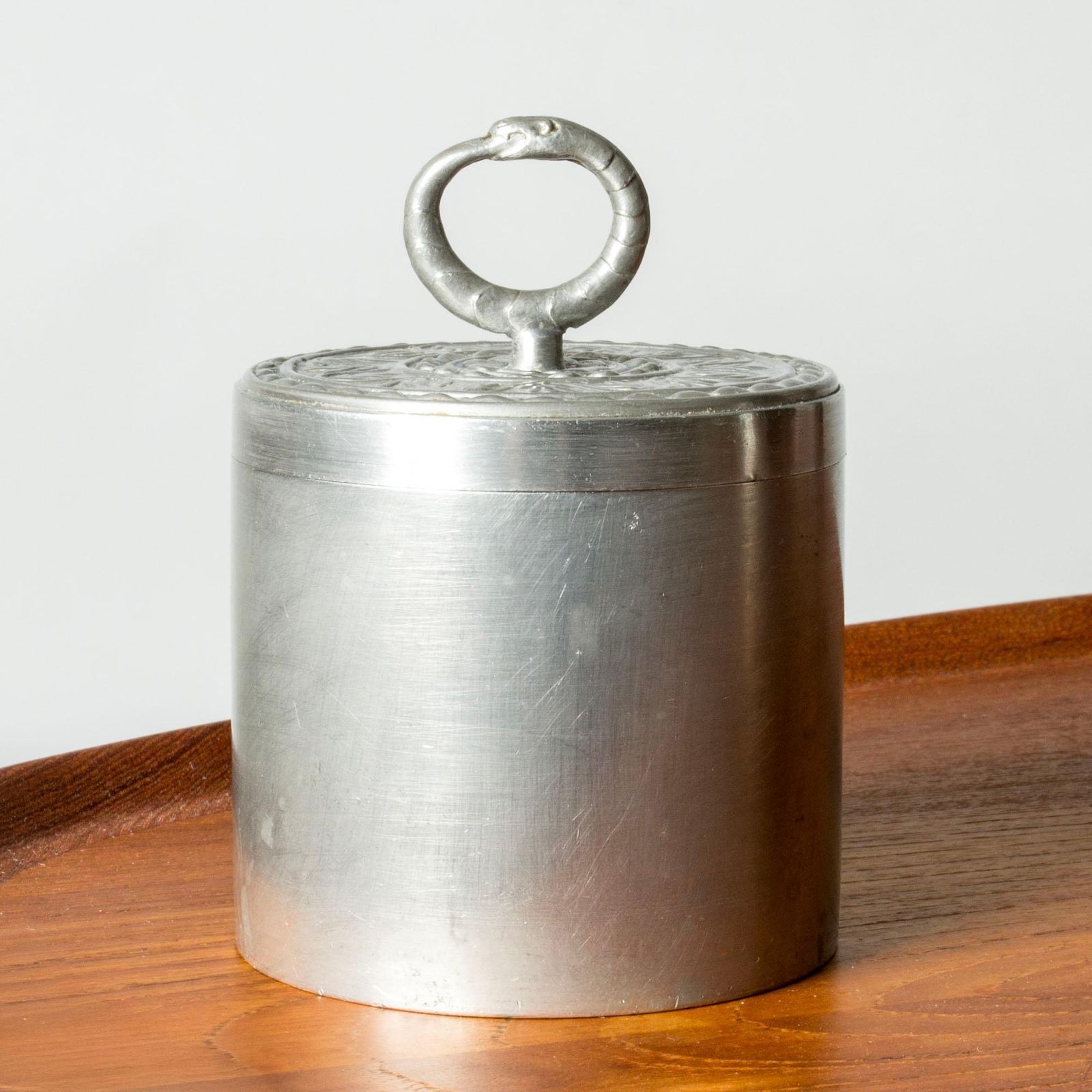 Mid-century Scandinaviaans tinnen pot van Svenskt Tenn, Zweden, 1944 photo furniture