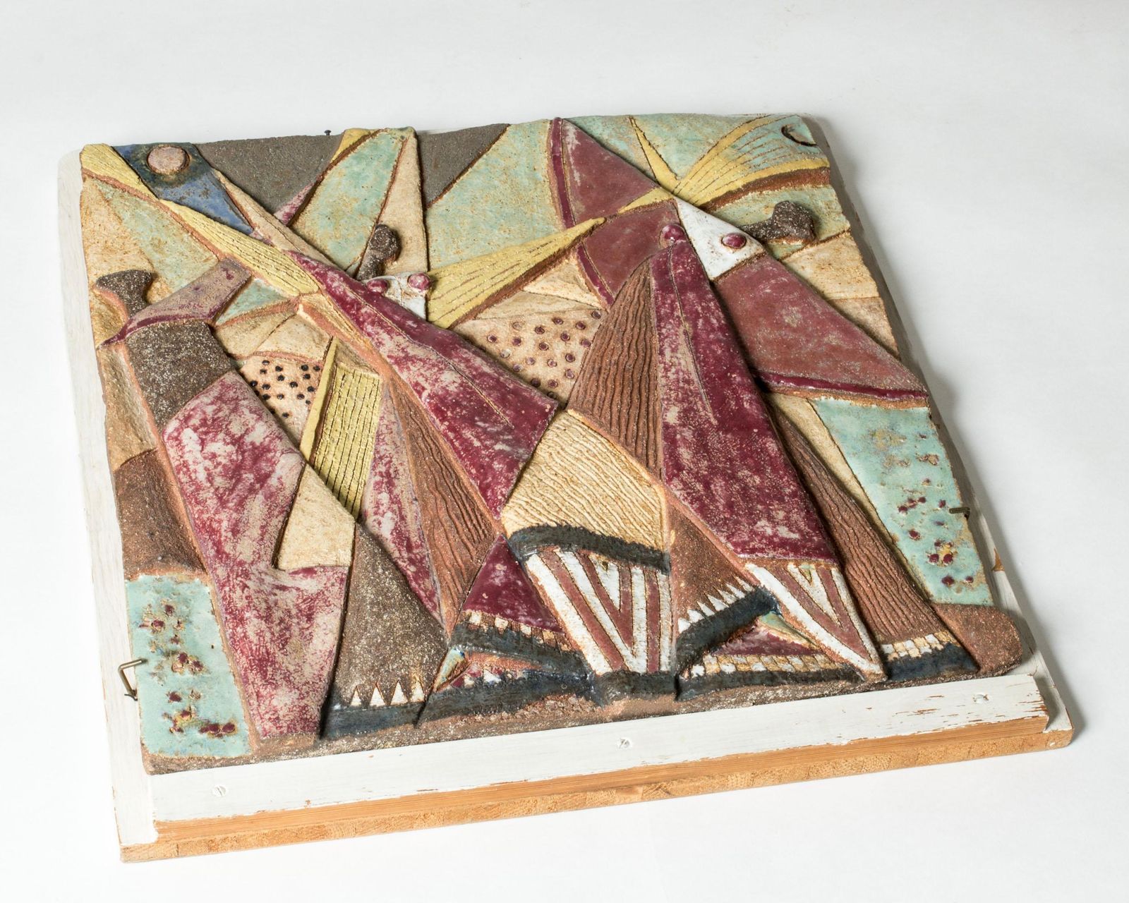 Pièce murale en grès mid-century par Tyra Lundgren, Gustavsberg, années 1940 photo furniture