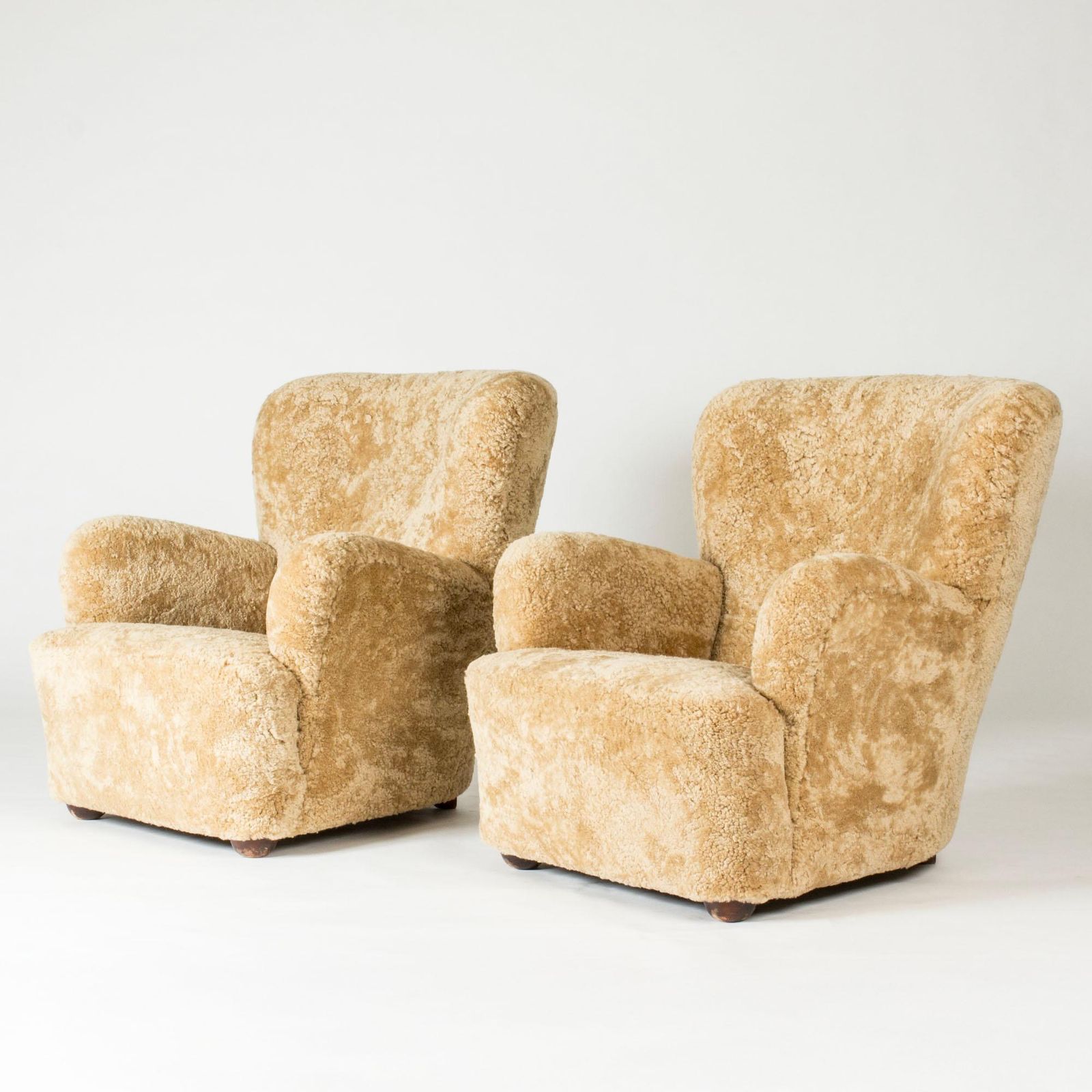 Mid-century Modern Sheepskin Lounge Chairs, Denmark, jaren 1930 photo furniture