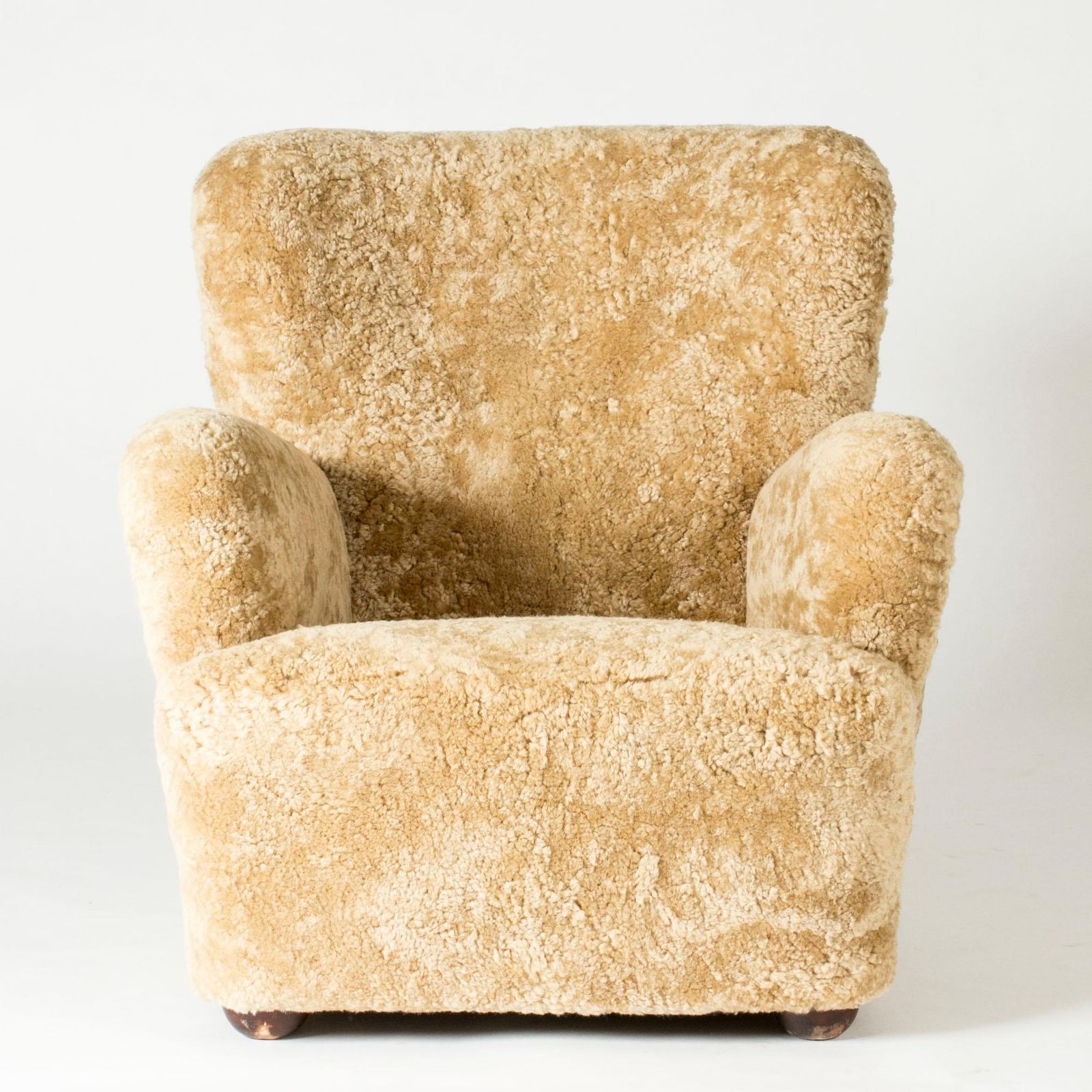 Mid-century Modern Sheepskin Lounge Chairs, Denmark, jaren 1930 photo for sale