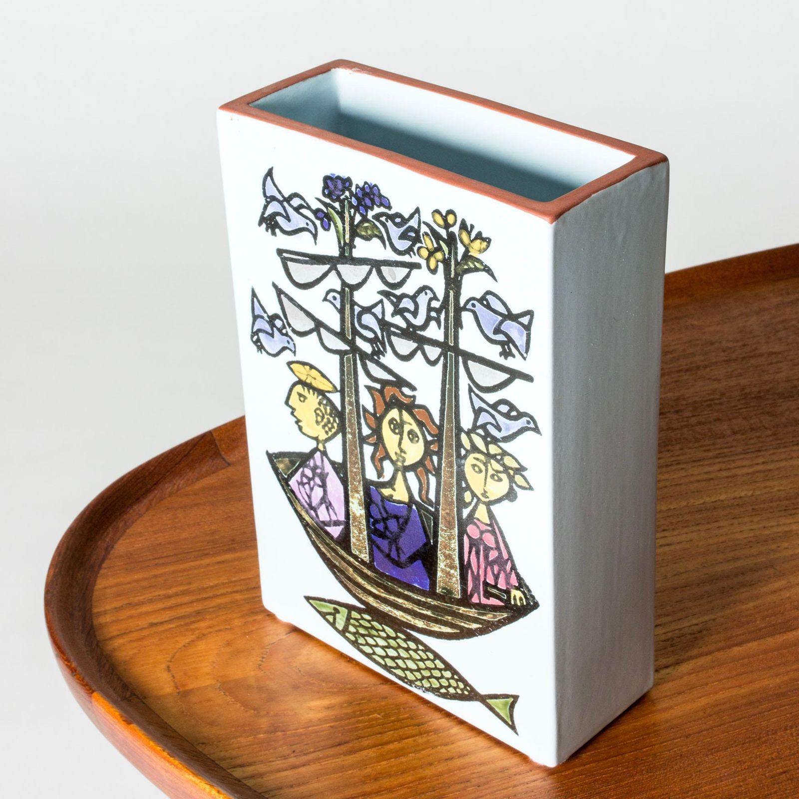 "Karneval" faience vaas van Stig Lindberg, Gustavsberg, Zweden, ca. jaren 1950 photo Woonaccessoires