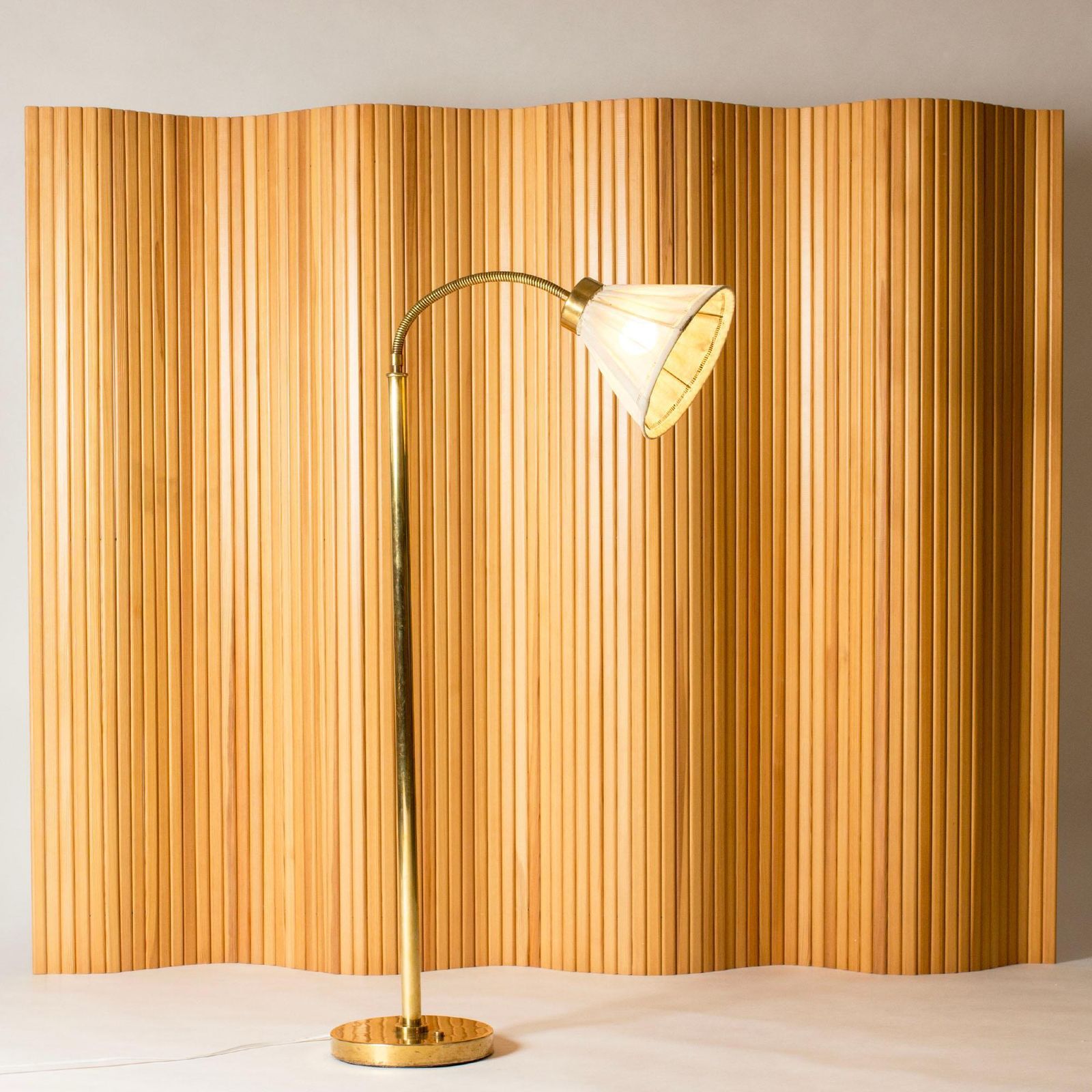 Lampadaire moderniste par Josef Frank pour Svenskt Tenn, Suède, années 1950 photo buy