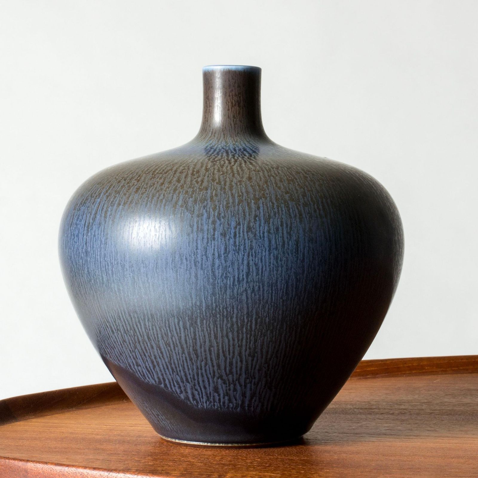 Vase en grès mid-century par Berndt Friberg, Gustavsberg, Suède, 1962 photo furniture