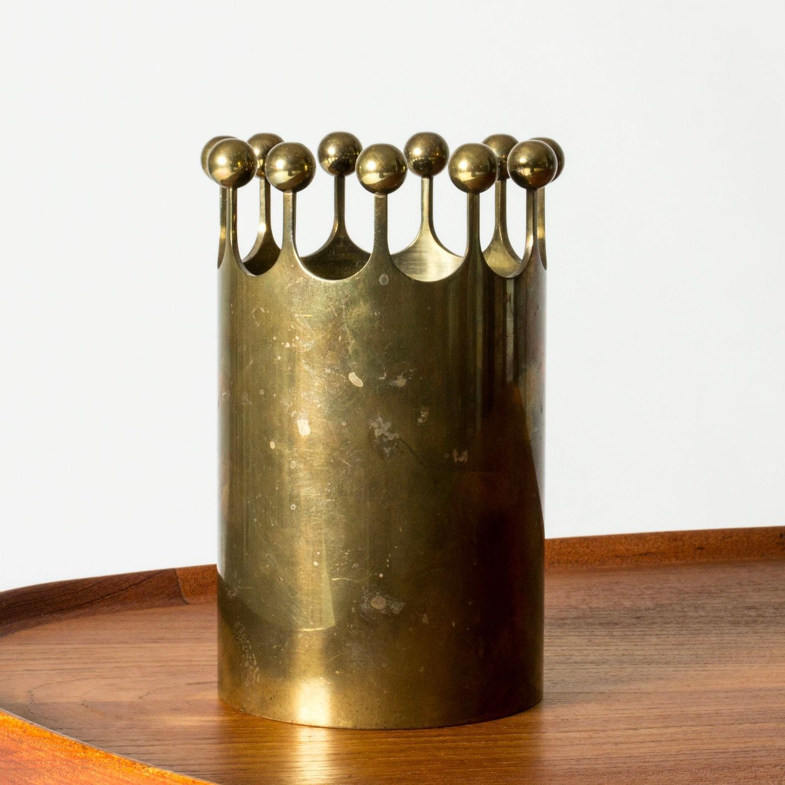 Vase moderniste en laiton par Pierre Forssell pour Skultuna, Suède photo furniture
