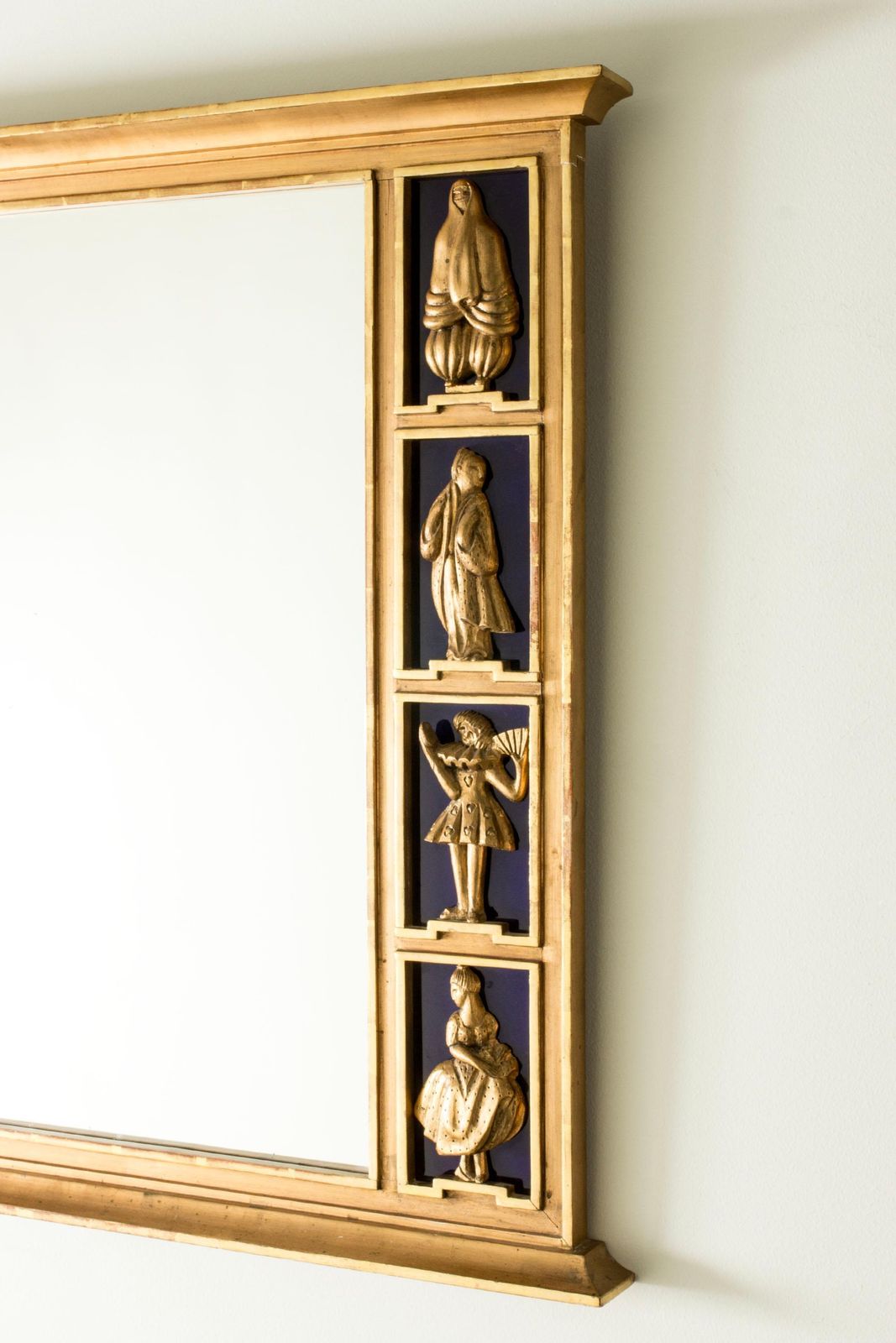 Swedish Grace wandspiegel met figurines, Zweden, jaren 1920 photo Woonaccessoires