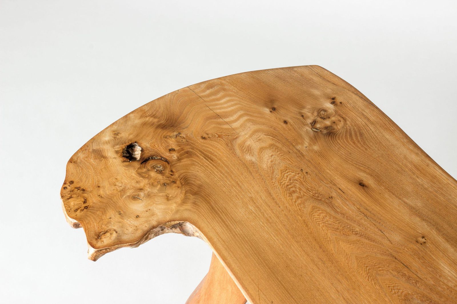 Organische salontafel met live edge in iepenhout, Carl Axel Beijbom, Zweden, 1967 photo vinterior