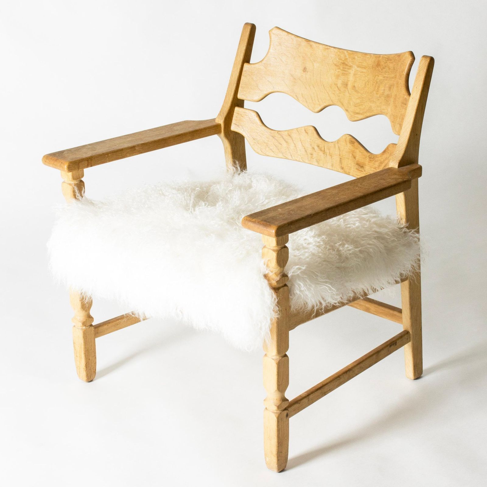 Mid-Century Modern eiken loungestoel van Henning Kjærnulf, Denemarken, jaren 1960 photo furniture