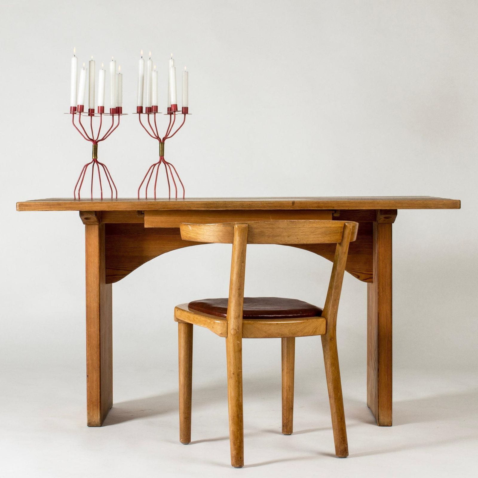 Bureau fonctionnaliste « Skissbordet » (« The Sketching Table ») par Carl Malmsten, Suède, années 1930 photo furniture
