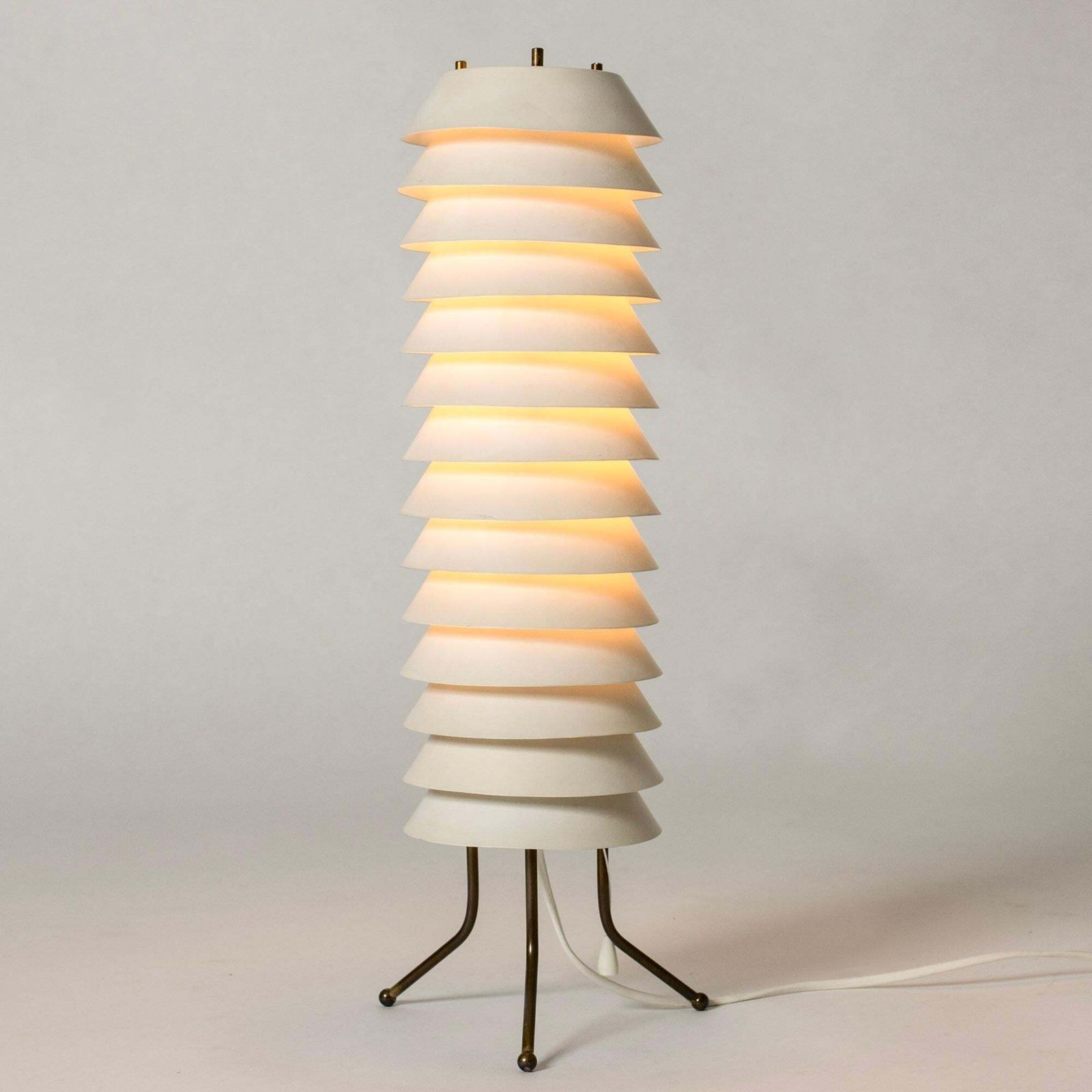 Lampe de table « Maija The Bee » moderniste, Ilmari Tapiovaara, Finlande, années 1950 photo for sale