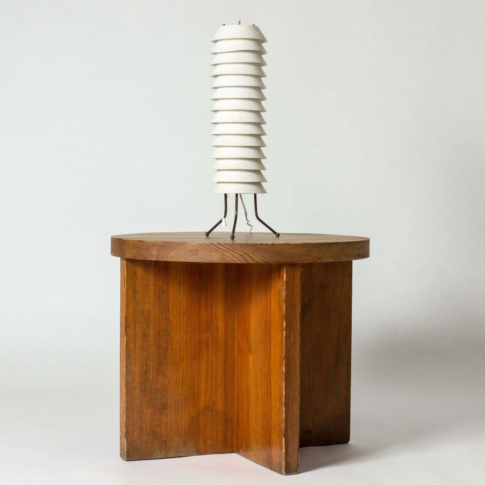 Lampe de table « Maija The Bee » moderniste, Ilmari Tapiovaara, Finlande, années 1950 photo Luminaires