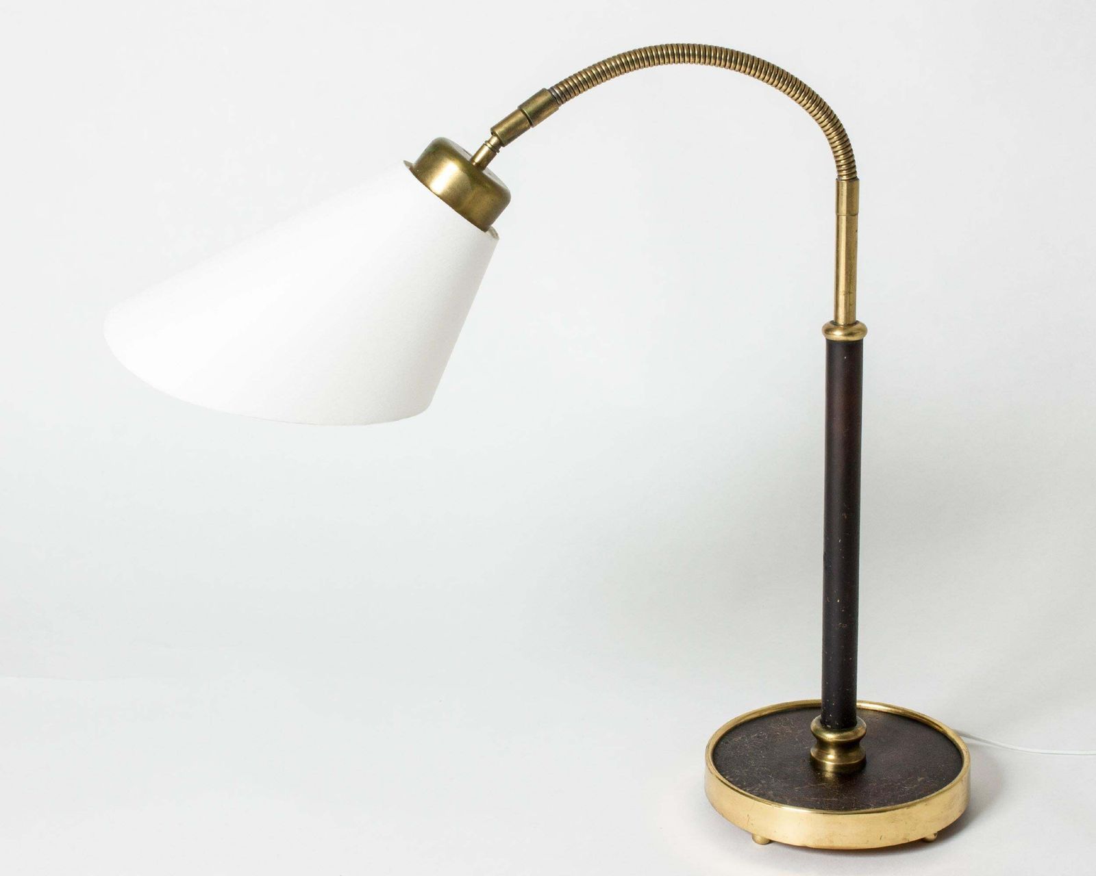 Mid-Century Modern tafel- of bureaulamp van Josef Frank, Svenskt Tenn, Zweden, ca. jaren 1950 photo furniture