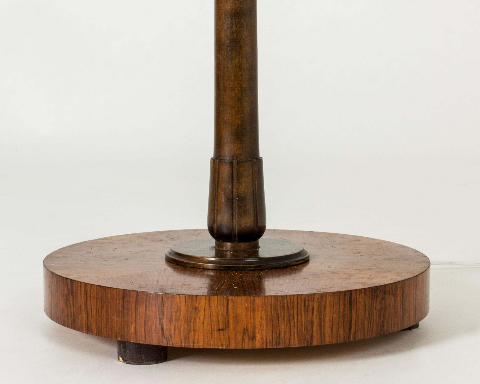 photo furniture Lampadaire moderne suédois avec incrustations, Mjölby Intarsia, Suède, années 1930