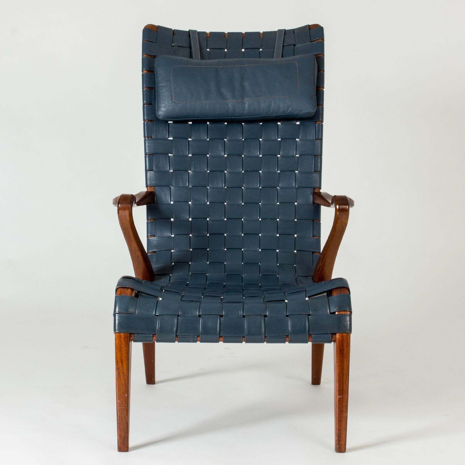 Fauteuil lounge scandinave et repose-pieds par Axel Larsson, Suède, années 1950 photo for sale