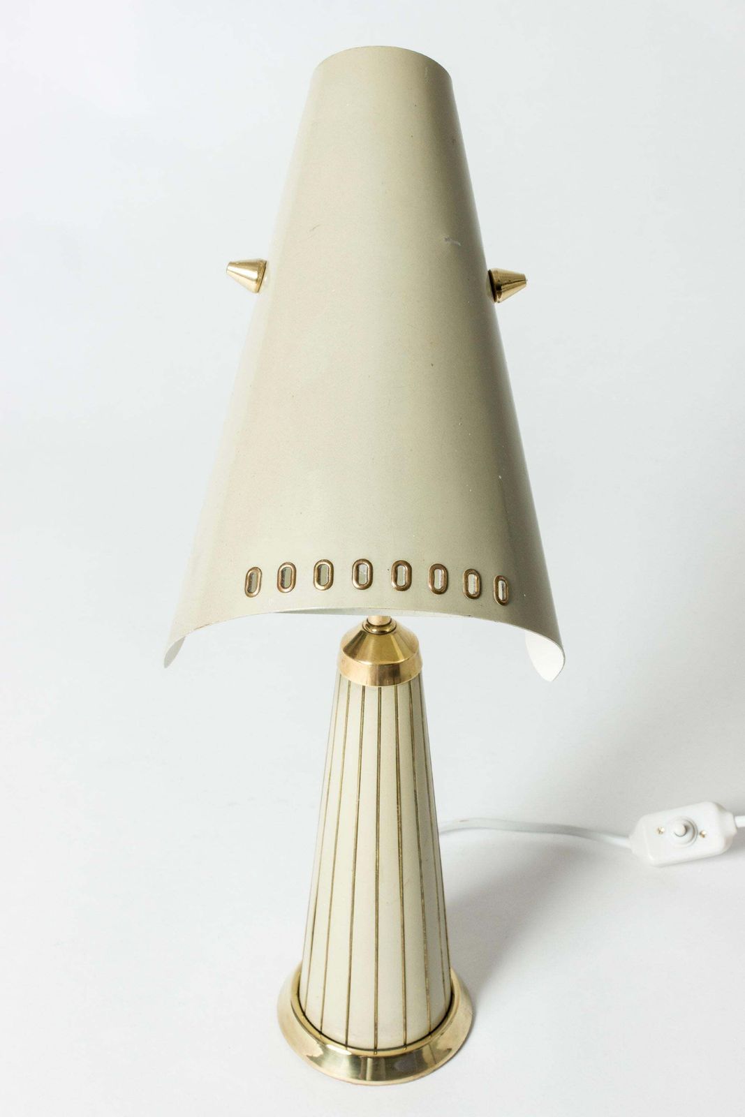 Lampe de table suédoise moderne en laiton, Fåglavik, Suède, années 1950 photo for sale