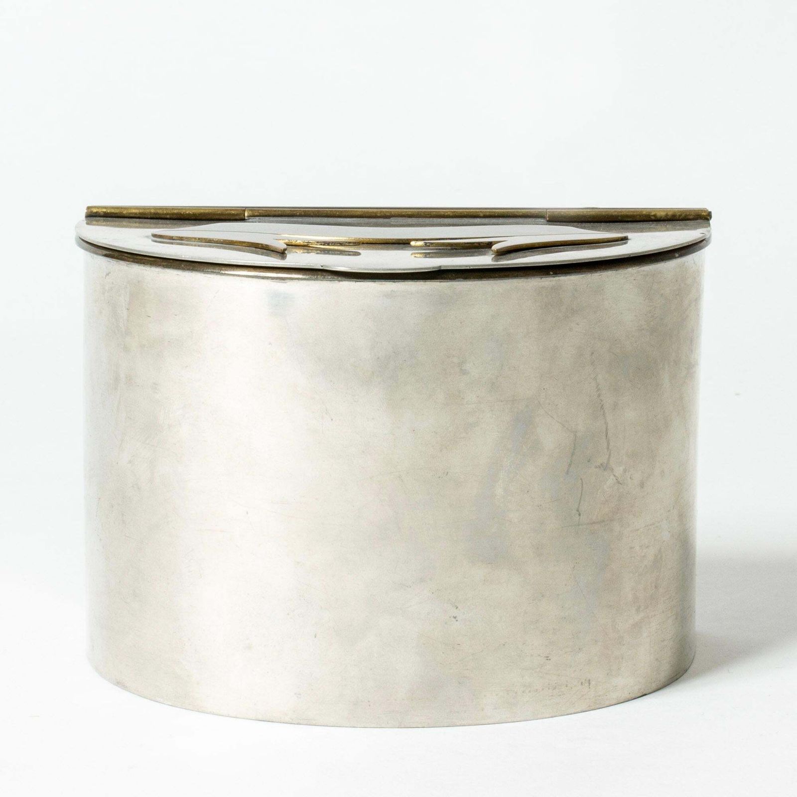 Mid-century Scandinavisch tinnen pot van Estrid Ericson, Svenskt Tenn, Zweden, 1967 photo furniture