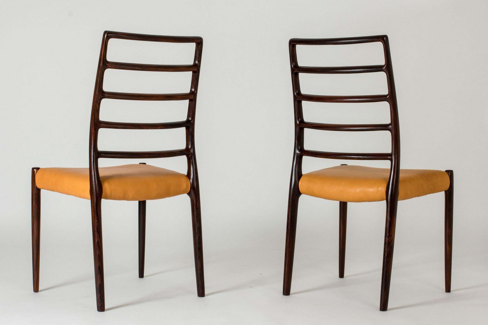 photo furniture Set van acht eetkamerstoelen van Niels O. Møller, Denemarken, jaren 1950