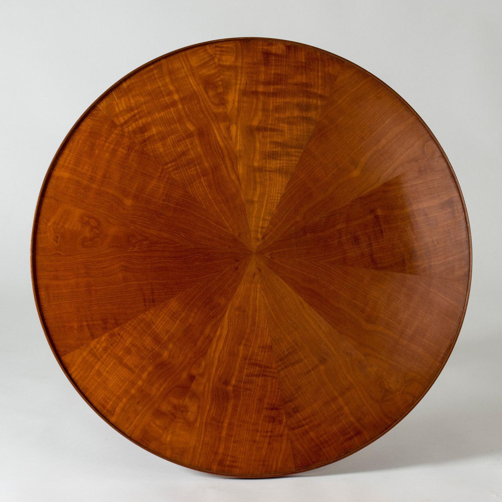 Walnoten bijzettafel van Oscar Nilsson voor Hantverket, Zweden, 1942 photo Meubels