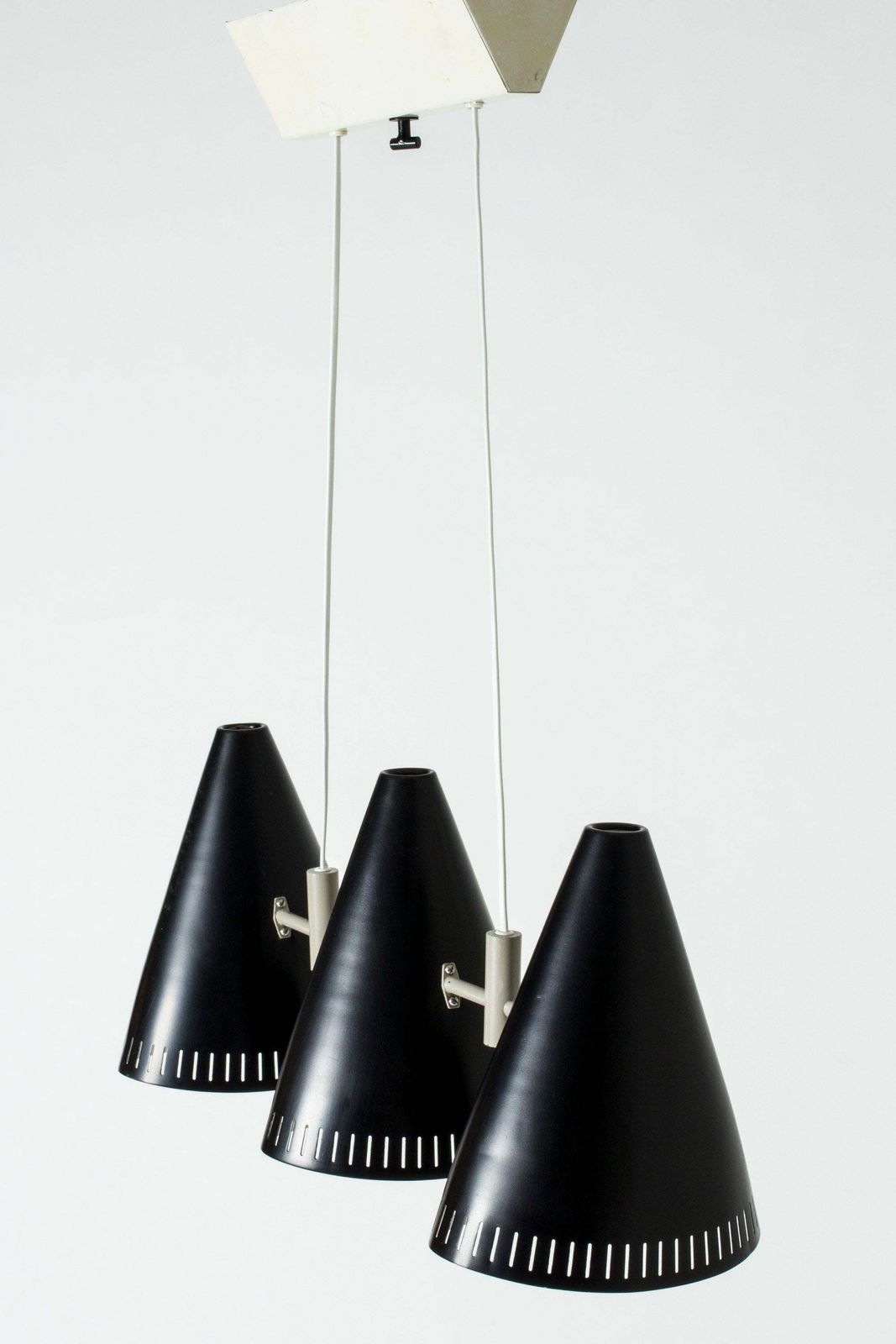 Zweedse gelakte metalen plafondlamp van Eje Ahlgren voor Luco, jaren 1950 photo for sale