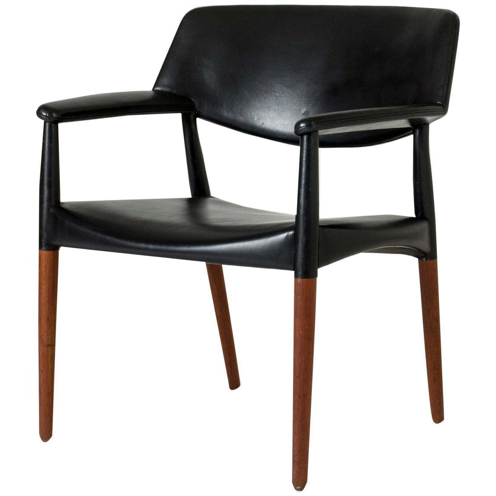 Fauteuil mid-century en cuir, par Ejnar Larsen & Aksel Bender Madsen pour Willy Beck